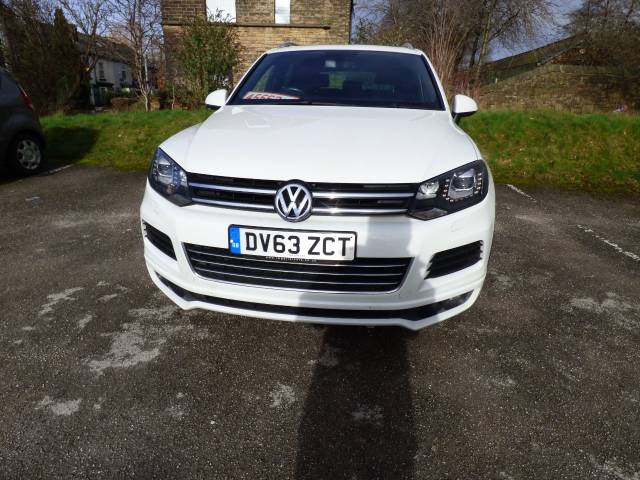 Volkswagen Touareg 3.0 V6 TDI 245 R-Line 5dr Tip Auto Estate Diesel White